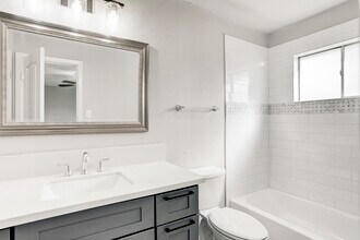 2071 Delphi Ln in Houston, TX - Building Photo - Building Photo