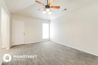 200 Brook Cir in Krum, TX - Foto de edificio - Building Photo