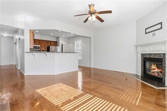 5675 Falls Landing Dr in Cumming, GA - Foto de edificio - Building Photo