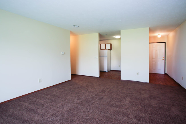 Brentwood Apartments in Painesville, OH - Building Photo - Interior Photo