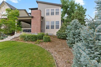 8890 Yates Dr in Westminster, CO - Foto de edificio - Building Photo