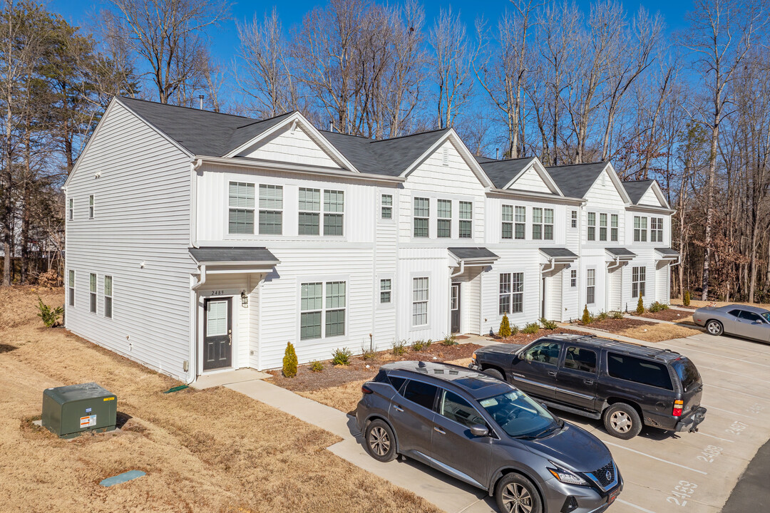 2476 Ashton Park Ln in Burlington, NC - Building Photo