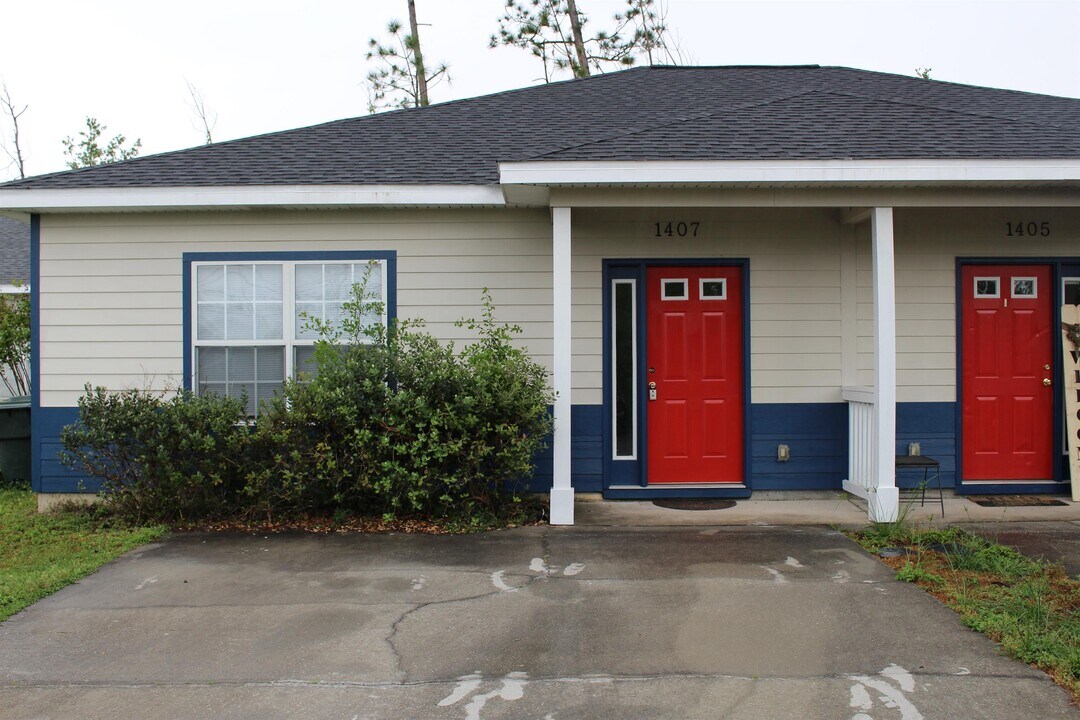 1407 E 14th St-Unit -1 in Lynn Haven, FL - Building Photo