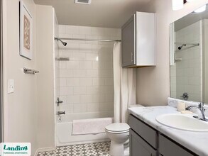 301 Towne Center Dr, Unit 827 in Belton, MO - Foto de edificio - Building Photo