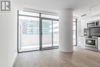 25 Richmond St E in Toronto, ON - Building Photo - Building Photo