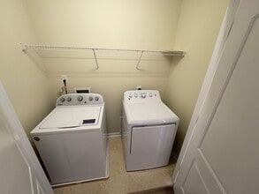 7362 Colleen Park Dr in Whitsett, NC - Foto de edificio - Building Photo