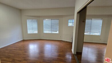 2773 W 8th St in Los Angeles, CA - Building Photo - Building Photo