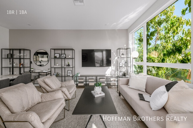 200 N Toluca St in Los Angeles, CA - Building Photo - Building Photo