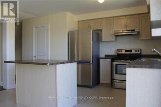 2178 Fiddlers Way in Oakville, ON - Building Photo - Building Photo