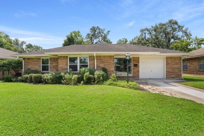 property at 935 Stonecrest Dr