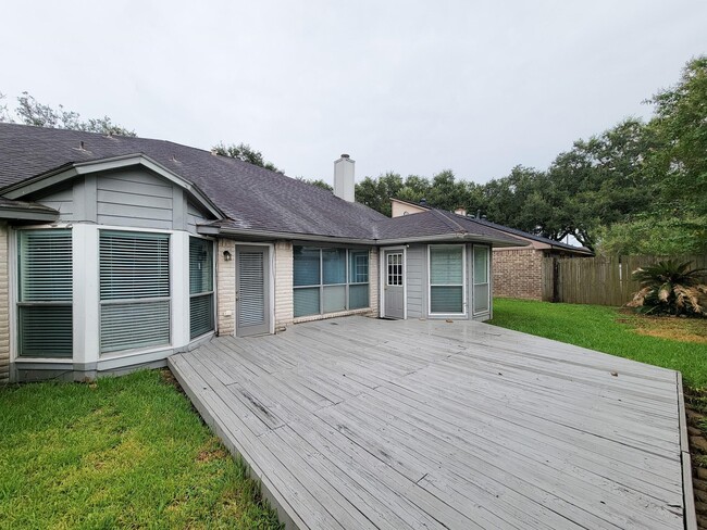 property at 2118 Creekshire Dr