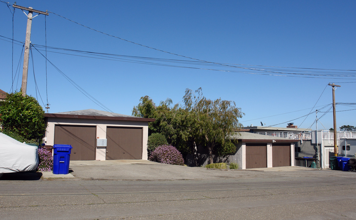 720-726 Golden Gate Ave in Richmond, CA - Building Photo