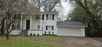 3526 Cindy St NW in Huntsville, AL - Building Photo