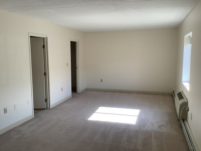 84 Cambridge Rd, Unit #402 in Woburn, MA - Building Photo - Building Photo