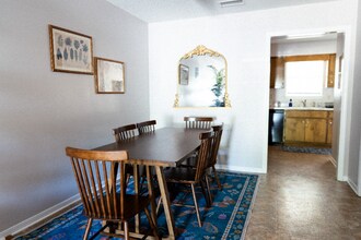908 Dickenson Ave in Mobile, AL - Building Photo - Building Photo