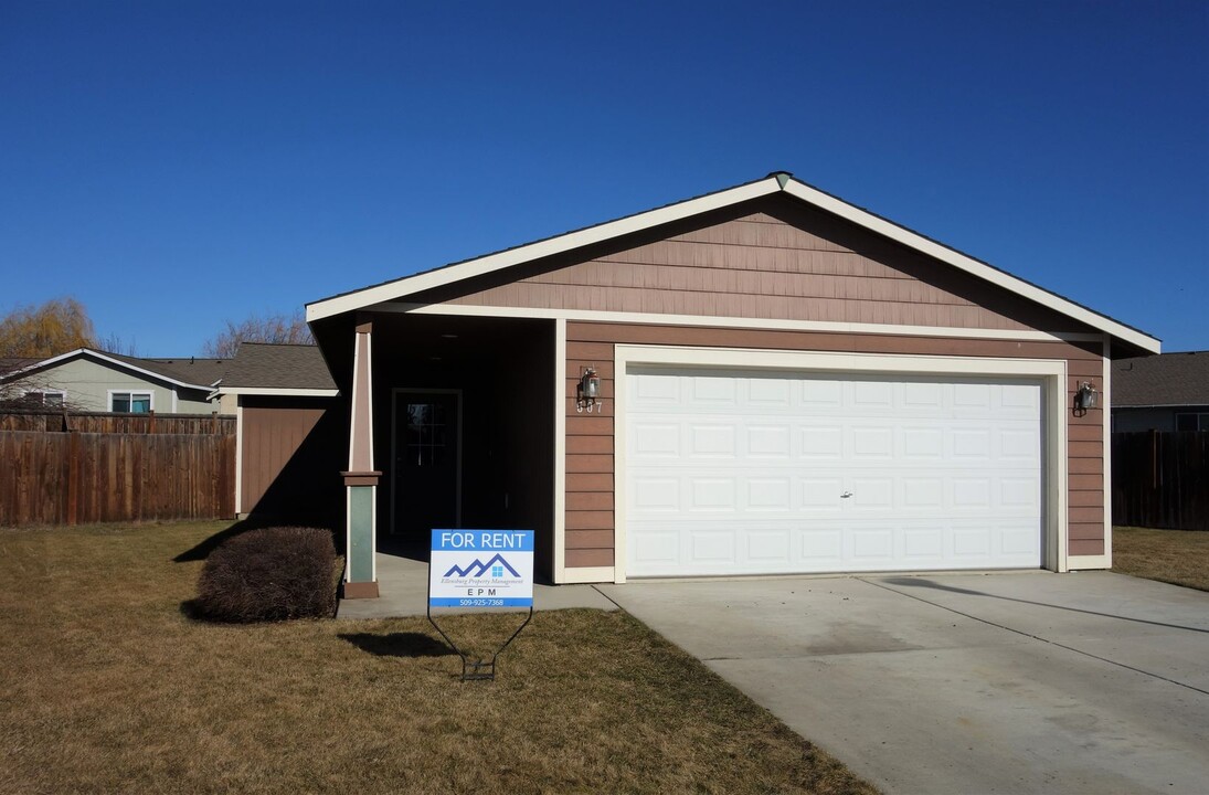 507 E Kristen Ave in Ellensburg, WA - Building Photo