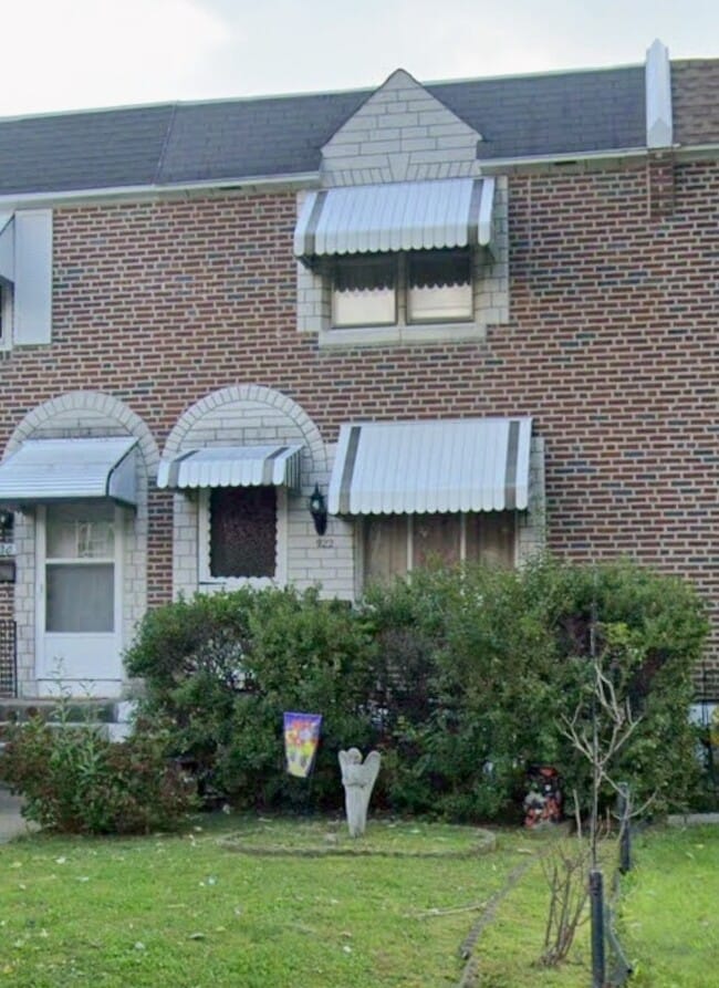 property at 922 Poplar Ave