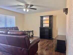 7913 Cook Rd in Houston, TX - Building Photo - Building Photo