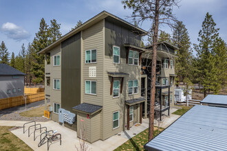 Spring 1 in Sisters, OR - Foto de edificio - Building Photo