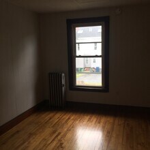 194 Falmouth St, Unit #1 in Portland, ME - Building Photo - Building Photo