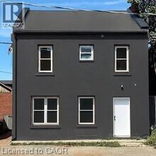 27 Queenston St in St Catharines, ON - Building Photo - Building Photo