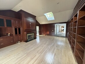 757 Wellesley St in Weston, MA - Building Photo - Building Photo