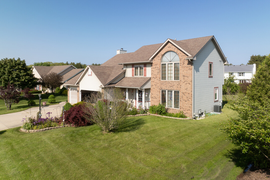 The Trillium at the Meadowlands in Pleasant Prairie, WI - Building Photo