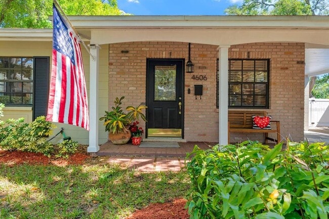 property at 4606 S Esperanza Ave