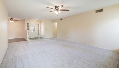 3036 E Los Altos Ave in Fresno, CA - Foto de edificio - Building Photo