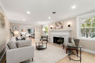 850 Dedham St in Newton, MA - Foto de edificio - Building Photo