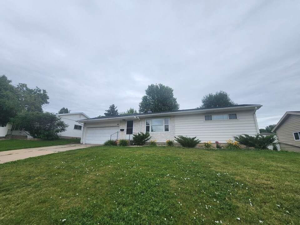 808 S Jessica Ave in Sioux Falls, SD - Building Photo