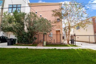 5813 Darling St in Houston, TX - Building Photo