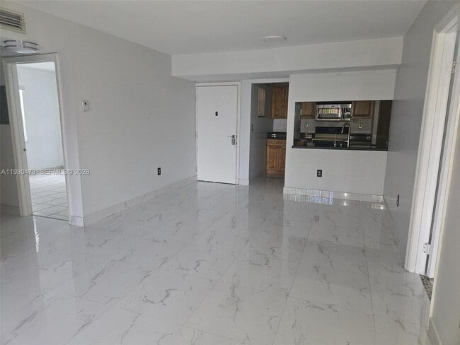 6425 W 27th Ct in Hialeah, FL - Building Photo - Building Photo