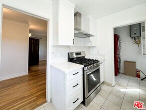 1116 Chelsea Ave in Santa Monica, CA - Building Photo - Building Photo