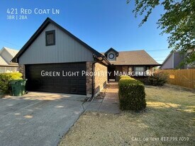 421 Red Coat Ln in Arlington, TX - Building Photo