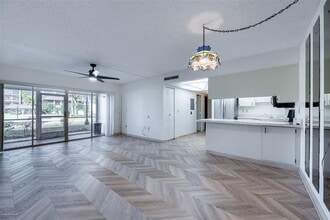 2300 Aaron St in Port Charlotte, FL - Building Photo - Building Photo