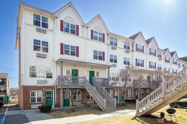 646 Emerald St in Brooklyn, NY - Building Photo - Building Photo