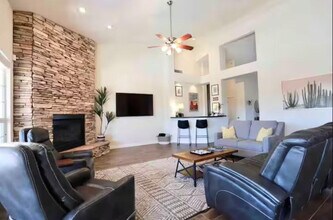 15624 S 15th Pl in Phoenix, AZ - Building Photo - Building Photo