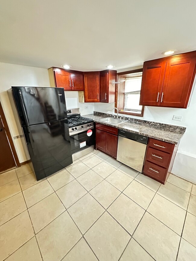2908 N Spaulding Ave, Unit Coach House