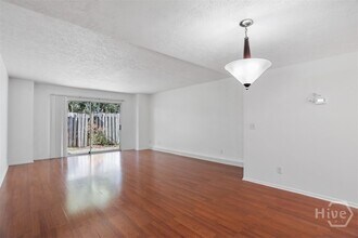 18 Knollwood Cir in Savannah, GA - Foto de edificio - Building Photo