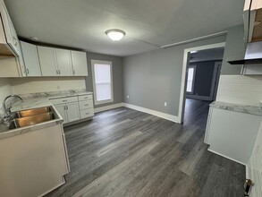 435 4th Ave in Moline, IL - Foto de edificio - Building Photo