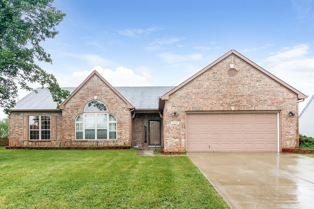 2336 Valley Creek Way in Indianapolis, IN - Foto de edificio