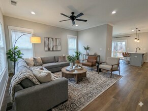 568 Lowndes Hill Rd in Greenville, SC - Building Photo - Building Photo