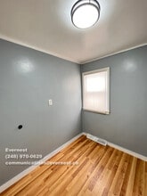 8640 Chalmers Ave in Warren, MI - Foto de edificio - Building Photo
