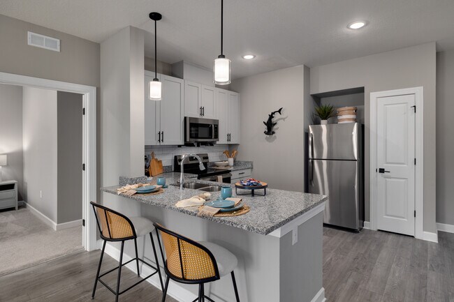 Vantage Apartments in Cape Coral, FL - Building Photo - Interior Photo