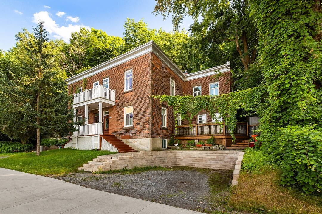 4382 Chem. de la Côte-des-Neiges in Westmount, QC - Building Photo