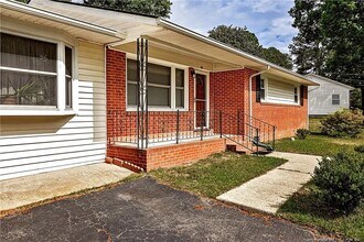 455 Lansdowne Rd in Fayetteville, NC - Building Photo - Building Photo