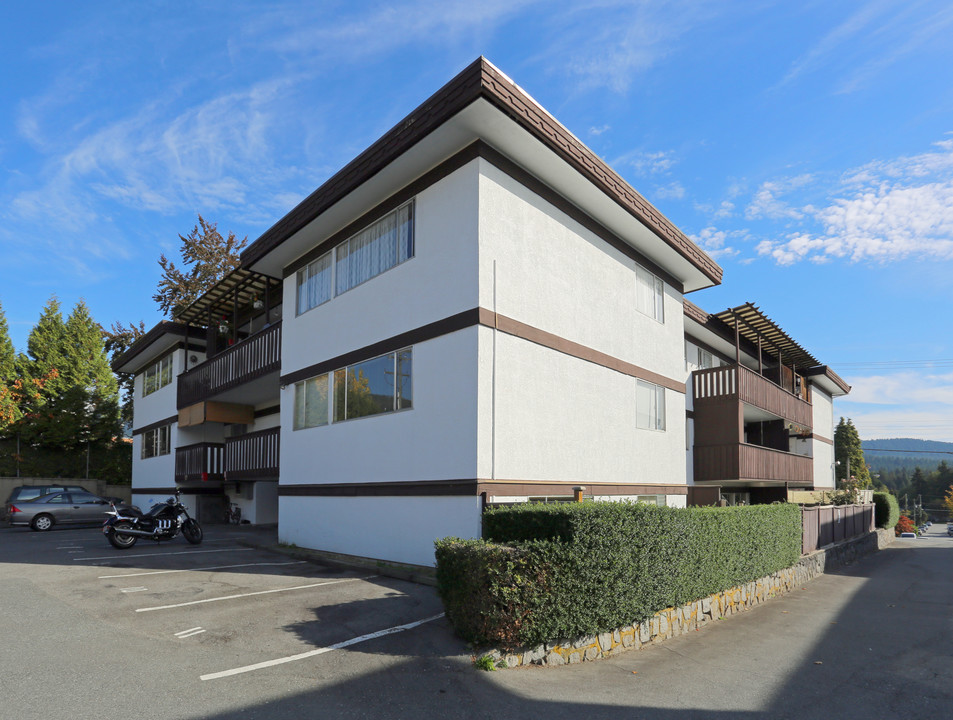 Lynn Park Manor in North Vancouver, BC - Building Photo