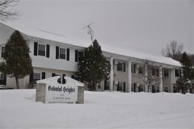 Colonial Heights in Plain, WI - Foto de edificio