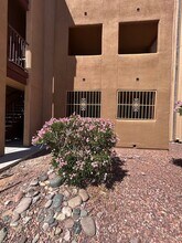 1810 E Blacklidge Dr in Tucson, AZ - Foto de edificio - Building Photo